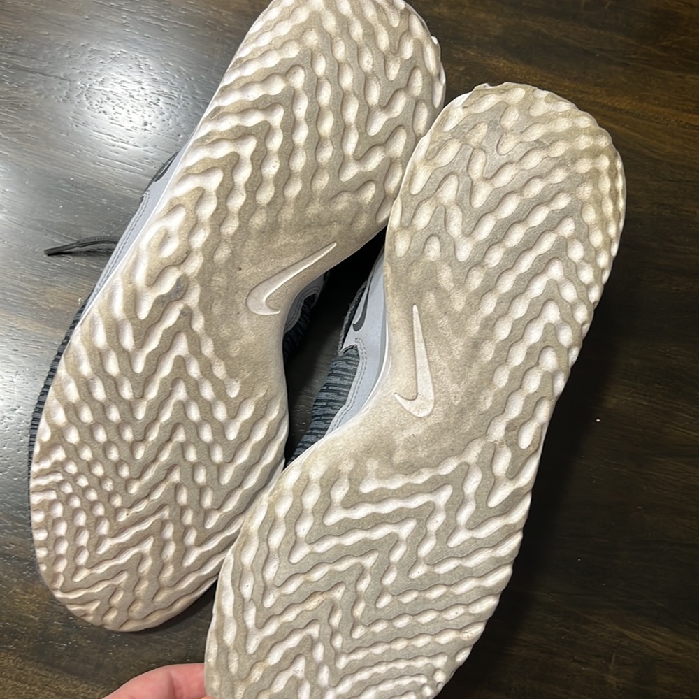 Men’s Nike Tennis Shoes - Picture 4 of 6